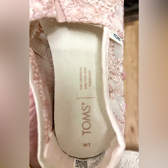 Toms Womens Alpargatas Rose Gold Metallic Hibiscus Floral Lace Size 7 Wedding - Picture 8 of 9